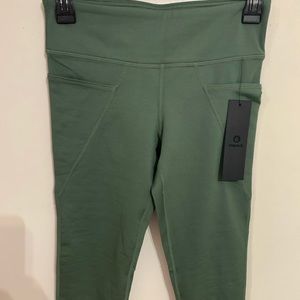 Mono B Capri leggings